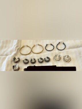 🟢 3/$20 - 6 pairs of hoop earrings